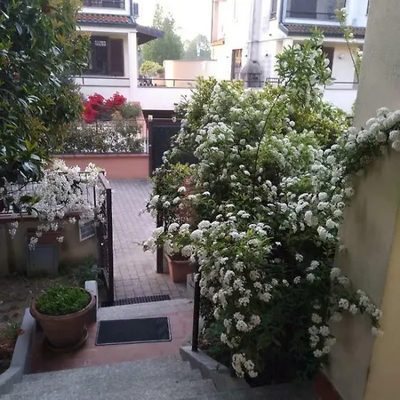Bed & Breakfast Il Glicine Di Basiglio